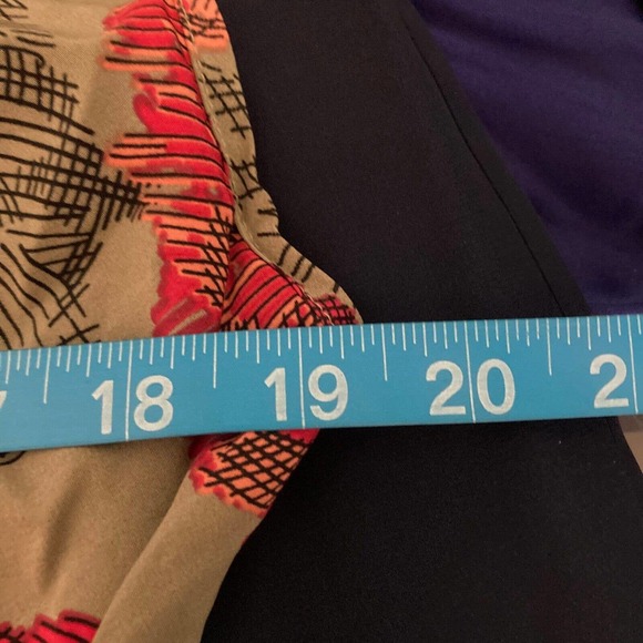 Laila & Savannah Shirt Womens Sz Small Brown Red Floral Silk V-Neck‎ Twist Top - Picture 9 of 10